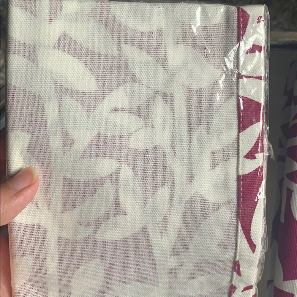 New Diane Von Furstenberg DVF pink‎ dinner napkins
